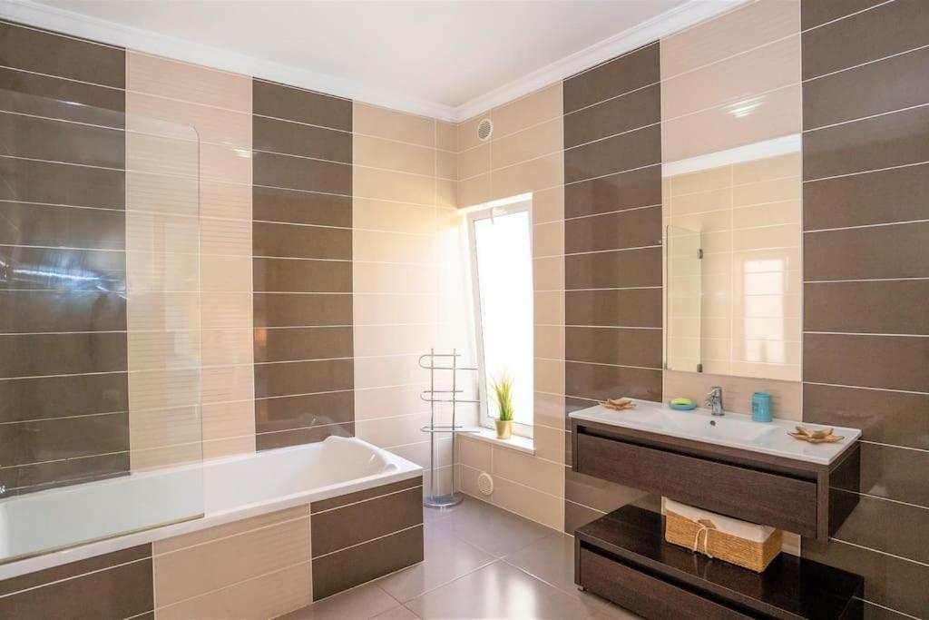 Luxuryvilla With Private Heated Pool And Spa 7P Quarteira Exterior foto
